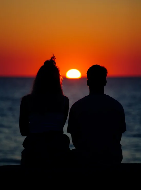 silhouette-couple-enjoying-beautiful-sunset-shore-sea